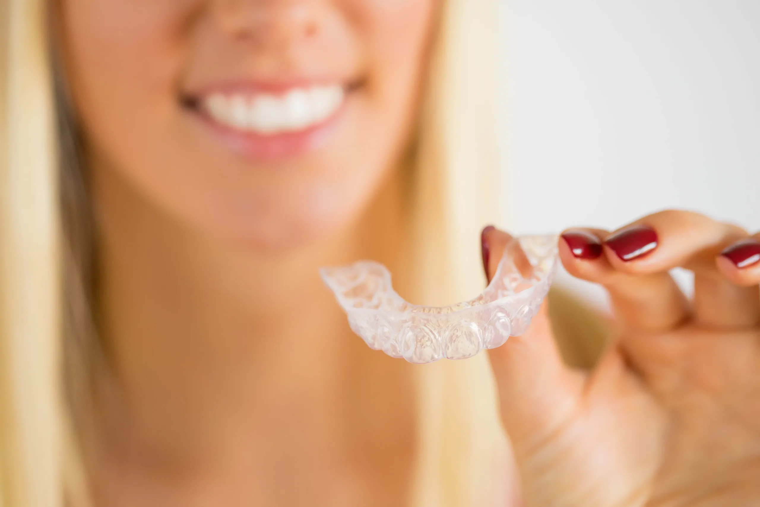 Comer Y Beber Con Los Alineadores De Invisalign ortodoncia invisible en cordoba eddy muriel